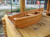 NORDIKA-17S schwimmfähiges Holzboot fertig lackiert Designboot als Garten-Dekoration