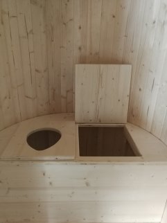 Camping Gartendusche aus Holz mit 1,2m Durchmesser oder als WC Toilette Gartenhaus.