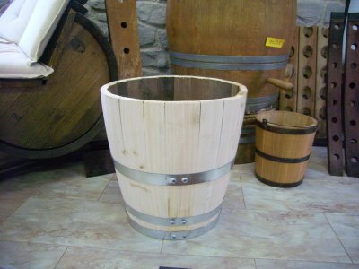 75 Liter neue Zigarrenfassh�lfte, Blumenk�bel ca. D.53cm,H54cm.