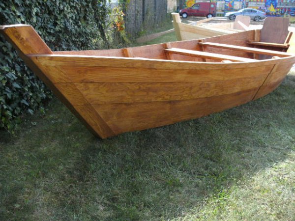 NORDIKA-40S Holzboot mit Segelmast Designboot als Dekoration für den Garten und Gastronomie