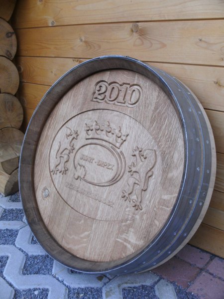 Fassfront mit geschnitzter Gravur 225LB D.60cm und 14cm Tiefe aus gebrauchtem Burgunder Eichenfass Weinfass Holzfass