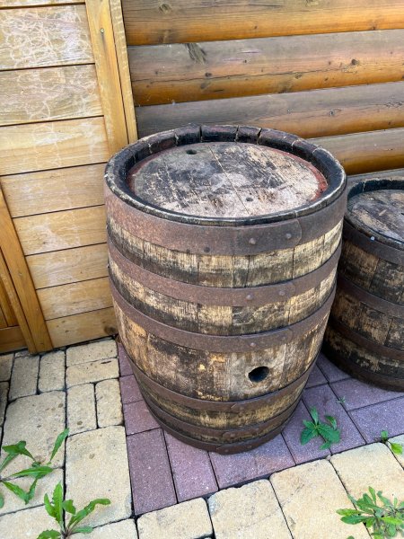 100 Liter rundes Weinfass gebrauchtes Eichenfass sehr selten war mit Rotwein gefllt