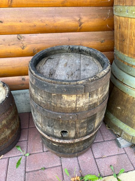 100 Liter rundes Weinfass gebrauchtes Eichenfass sehr selten war mit Rotwein gefllt
