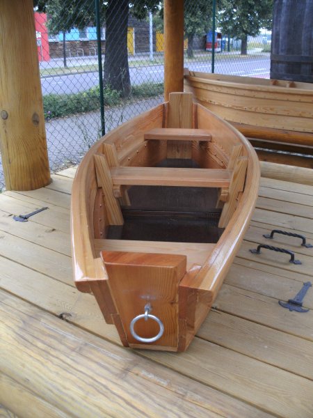 NORDIKA-17S schwimmfähiges Holzboot fertig lackiert Designboot als Garten-Dekoration