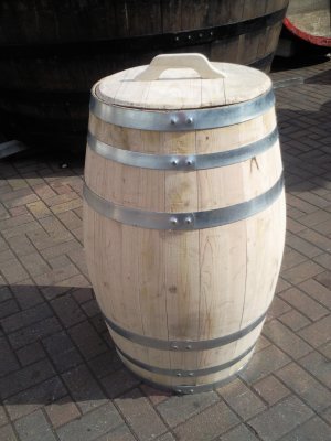 200 Liter Weinfass Regentonne aus neuem Eichenholzfass mit Deckel ohne Griff Fass Holzfass Wasserfass Regenfass