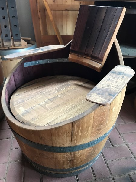 Botega-HL - Weinfasssessel  mit Handlehnen fertig aufgearbeitet Fass - Stuhl Eichenfass Fassstiz
