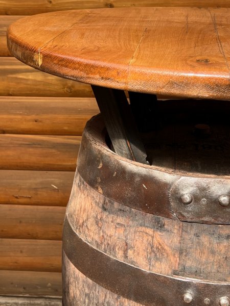 Einmaliges Einzelnstück massiver Bierfasstisch-Rustika Tischplatte D.80cm, Gesamthöhe 112cm