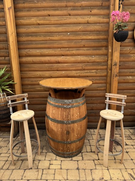Fass Barhocker M8 Fassbarhocker mit Rckenlehne und mit Wunsch - Logo Stehtischhocker Sitzhocker Stuhl Holzstuhl Holzhocker Sitz Hocker