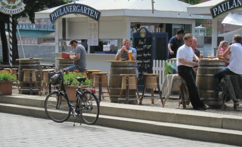 Fasstisch BORDEAUX - Tischplatte D.80 H110cm + 4 Fass-Barhocker-M6