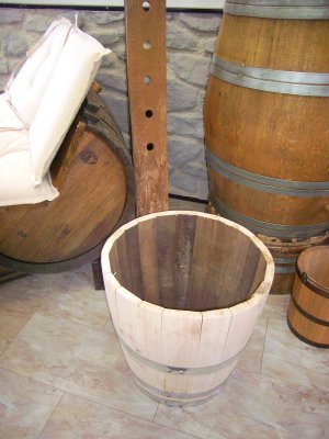 100 Liter Zigarrenfass H.107, D.42cm aus Kastanienholz, Fassvase Holzfass Dekofass Wasserfass Weinfass