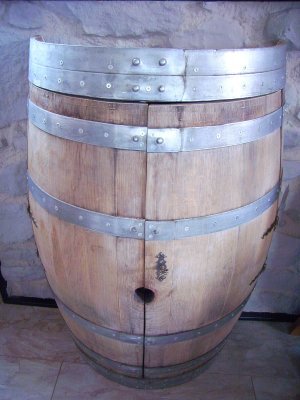 Halbfassbar mit Zwischenboden & Rückwand aus Weinfass Eichenfass