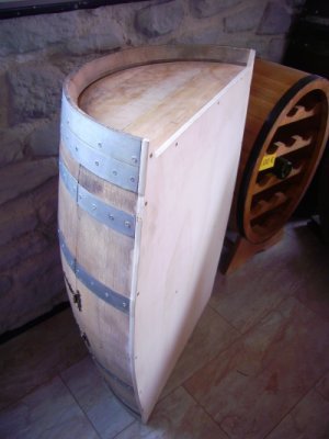 Halbfassbar mit Zwischenboden & Rückwand aus Weinfass Eichenfass
