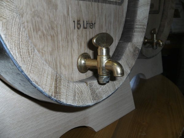 10,5 Liter ovales Eichenfass innen roh und geschmackgebend Böttcherware Schnapsfass Weinfass Whyskifass