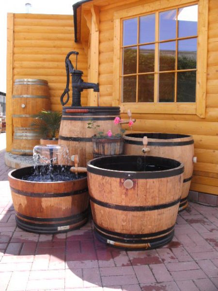 700 Liter Fasskombination mit Schwengelpumpe Weinfass Regentonne