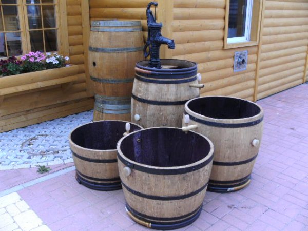 700 Liter Fasskombination mit Schwengelpumpe Weinfass Regentonne