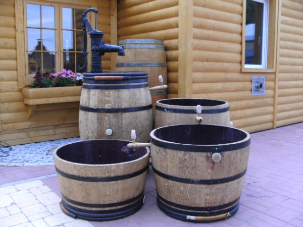 700 Liter Fasskombination mit Schwengelpumpe Weinfass Regentonne