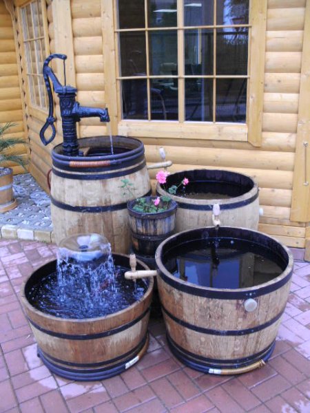 700 Liter Fasskombination mit Schwengelpumpe Weinfass Regentonne