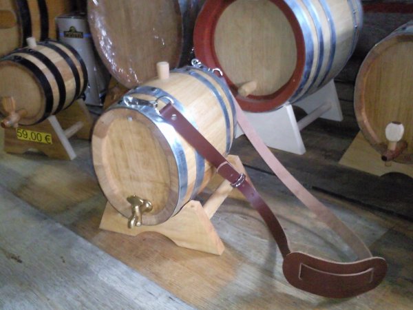 2 Liter ovales innen rohes Marketender Holzfass mit Tragegurt Weinfass Eichenfass Whyskifass Schnapsfass