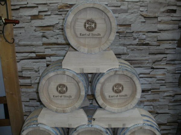 Pyramide aus 3 x 10L Eichenfass innen roh Bttcherware Schnapsfa Holzfass Whyskifass Eichenholzfass