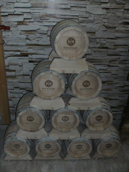 Pyramide aus 3 x 10L Eichenfass innen roh Bttcherware Schnapsfa Holzfass Whyskifass Eichenholzfass