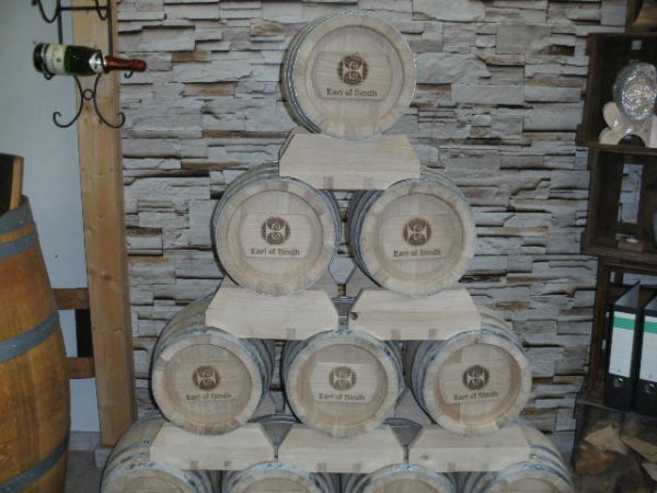 Pyramide aus 3 x 10L Eichenfass innen roh Bttcherware Schnapsfa Holzfass Whyskifass Eichenholzfass