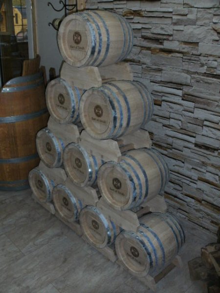 Pyramide aus 3 x 10L Eichenfass innen roh Bttcherware Schnapsfa Holzfass Whyskifass Eichenholzfass