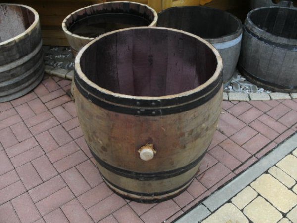 200 Liter Weinfass Regentonne aus gebr. Eichenfass wahlweise mit schwarzen Ringen Miniteich Holzfass Pflanzkbel Regenfass Wasserfass