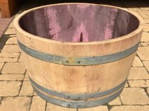100 Liter rustikaler Pflanzkbel / Miniteich / Mini-Tisch mit Weincharakter aus gebrauchtem Barrique-Eichenfass -  Halbfass mit D.69cm,H.40cm Fasshlfte