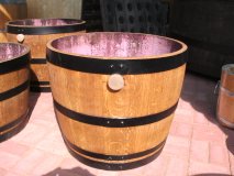 140 Liter Fass Miniteich Pflanzkübel Regentonne mit schwarzen Ringen aus gebrauchtem Weinfass Eichenfass Trog Wasserfasss Holzfass