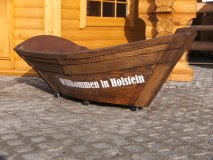 Miniteich-Boot NORDIKA-15-MT mit kleiner Schwengelpumpe & mit elektrischer Kreislaufpumpe Holzboot Designboot als Garten-Dekoration