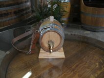 0,5 Liter Bernhardiner rundes Holzfass innen gewachstes Eichenfass Böttcherware  Weinfass Whyskifass Schnapsfass
