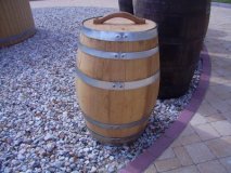 175 Liter Weinfass Regentonne mit Deckel und Griff aus neuem Kastanienholzfass H.79cm, D.60cm Fass Holzfass Regenfass Wasserfass