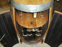Fassbar-Tisch - Korsika-300L+WR20 aus 300 Liter gebrauchtem Eichenfass mit Weinrgal für 20 Flaschen Holzfass Fass Fasstisch Bistrotisch Stehtisch