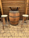 Fasstisch BORDEAUX - Tischplatte D.80 H110cm + 4 Fass-Barhocker-M6